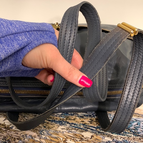 ♥️ Large Leather Fendi Shoulder Bag♥️ - Picture 12 of 17